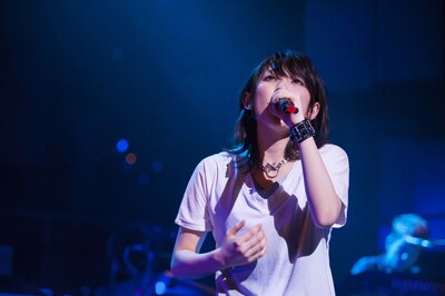 家入レオ「“家入レオ3rdワンマンTour～a boy～」NHKホール公演の様子。（撮影：田中聖太郎）