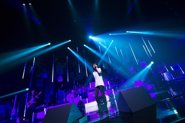 家入レオ「“家入レオ3rdワンマンTour～a boy～」NHKホール公演の様子。（撮影：田中聖太郎）