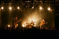 ペトロールズ「SIDE BY SIDE」東京・渋谷CLUB QUATTRO公演の様子。