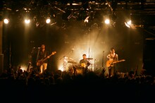 ペトロールズ「SIDE BY SIDE」東京・渋谷CLUB QUATTRO公演の様子。