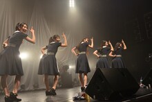 東京・TSUTAYA O-EASTにて4月27日に行われた「Dorothy Little Happy Live Tour 2014 ～STARTING OVER～」最終公演の様子。