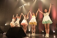 東京・TSUTAYA O-EASTにて4月27日に行われた「Dorothy Little Happy Live Tour 2014 ～STARTING OVER～」最終公演の様子。