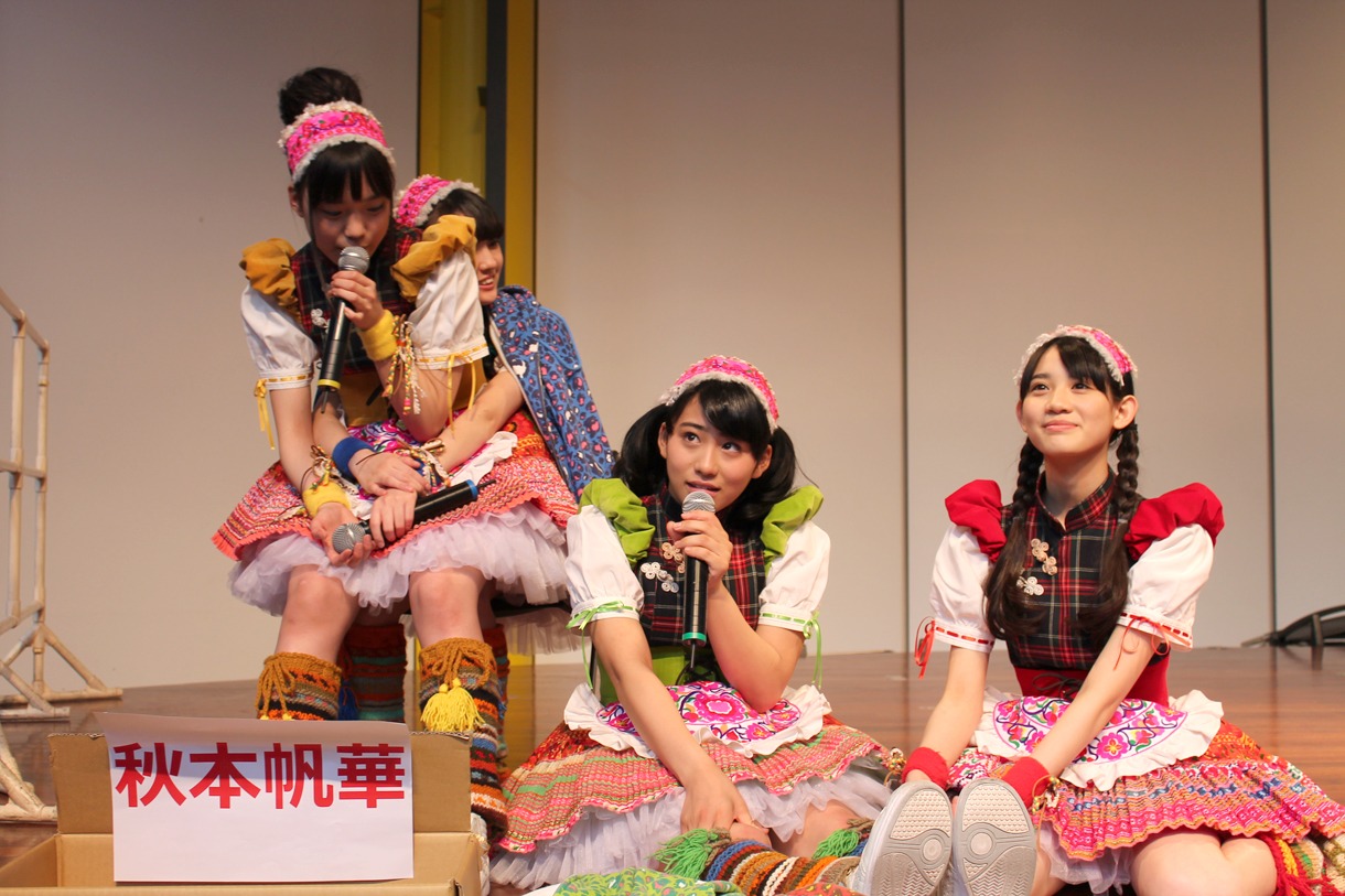 特典会トークコーナーの様子。