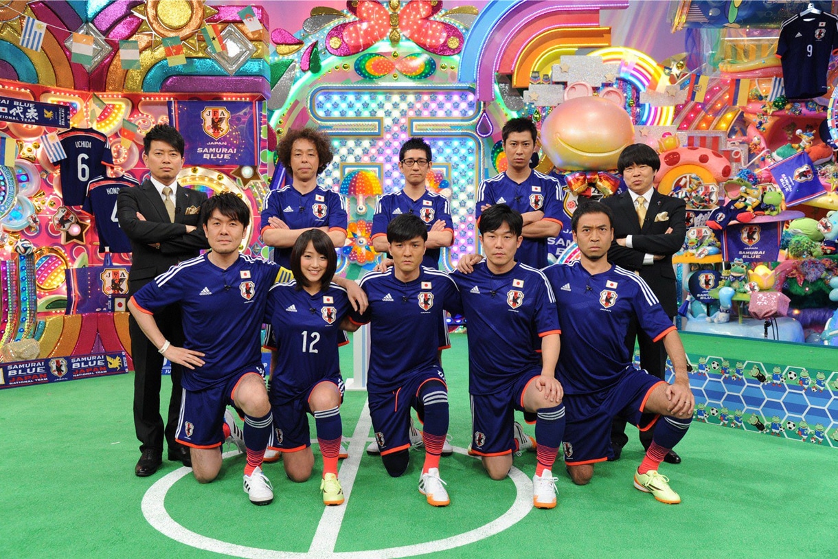 「Ｗ杯直前!! ザックJAPAN応援芸人」の集合写真。前列中央が森山直太朗。 (c)テレビ朝日