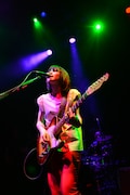 4月に行われた新山詩織「1stライブツアー『しおりごと』」東京・WWW公演の様子。