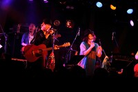 セカイイチとFoZZtone「『バンドマンは愛を叫ぶ』レコ発ツアー」東京・下北沢GARDEN公演の様子。（撮影：オオタシンイチロウ［scene16works］）