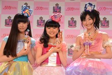 左から田口華、堀内まり菜、野津友那乃。