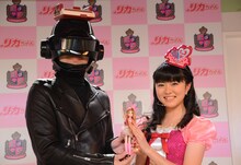 左からサカモト教授、堀内まり菜。