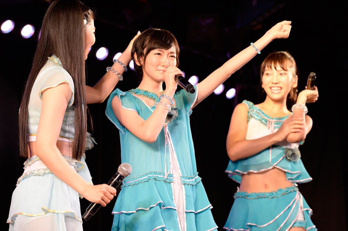 左から倉持明日香、生駒里奈、高城亜樹。 (c)AKS