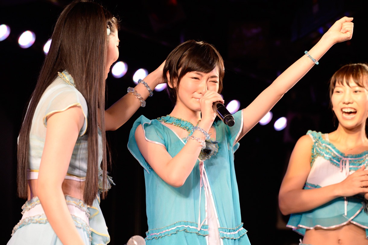 左から倉持明日香、生駒里奈、高城亜樹。 (c)AKS