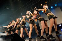 アップアップガールズ（仮）「DOUBLE COLOR session1.」ライブの様子。