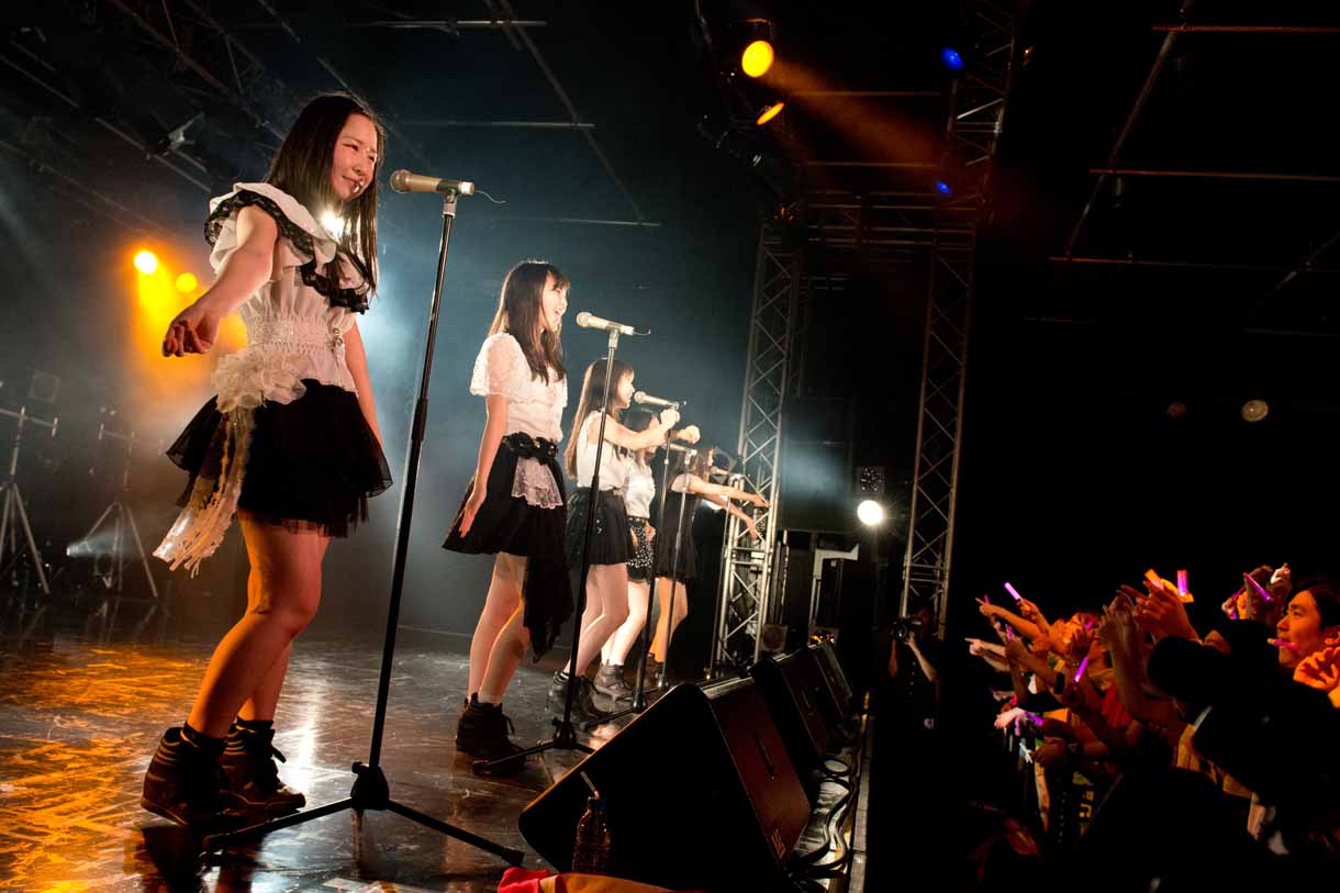 東京女子流「DOUBLE COLOR session1.」ライブの様子。