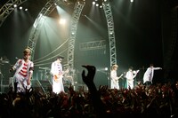 「氣志團結成17周年＆綾小路翔生誕日特別記念GIG『愛 羅 武 勇』」の様子。