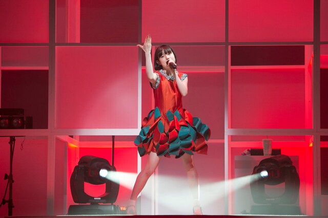 昨日4月29日に東京・TSUTAYA O-EASTにて実施された武藤彩未デビューライブ「BIRTH」の様子。