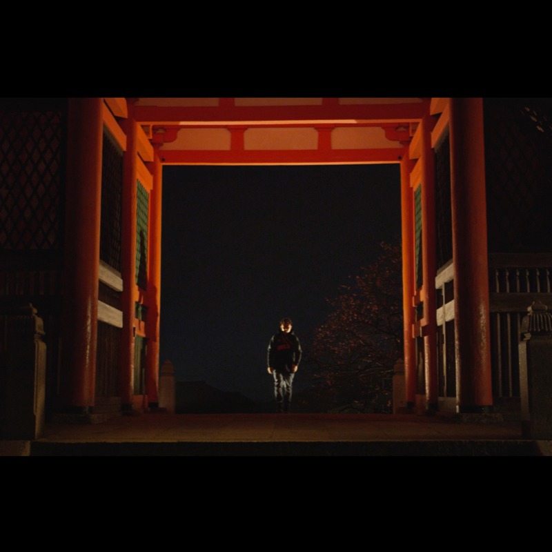 ANARCHY「RIGHT HERE」ビデオクリップのワンシーン。