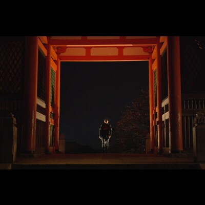 ANARCHY「RIGHT HERE」ビデオクリップのワンシーン。