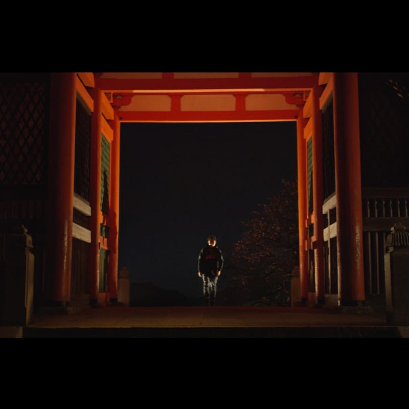 ANARCHY「RIGHT HERE」ビデオクリップのワンシーン。