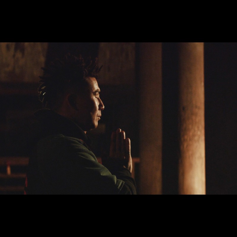 ANARCHY「RIGHT HERE」ビデオクリップのワンシーン。