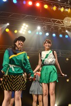 杉本暁音（左 / Especia）とKaede（右 / Negicco）の仲良しコンビ。