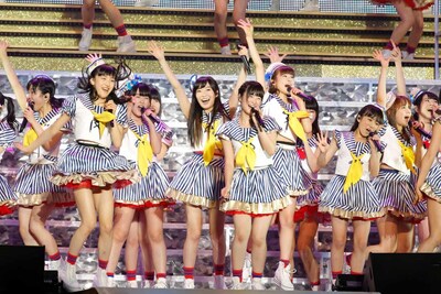 HKT48「HKT48アリーナツアー ～可愛い子にはもっと旅をさせよ～」ライブの様子。 (c)AKS