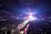 HKT48「HKT48アリーナツアー ～可愛い子にはもっと旅をさせよ～」ライブの様子。 (c)AKS