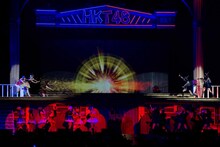 HKT48メンバーによる「白雪姫」寸劇の様子。