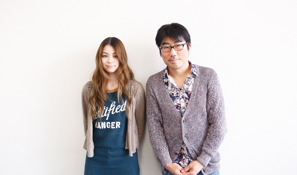 左から片平里菜、亀田誠治。