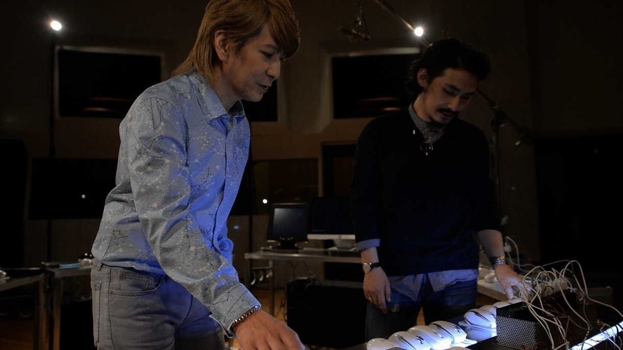 「STOP!違法ダウンロード」啓発ビデオクリップ「GOOD CLICK CREATES GOOD MUSIC!」のワンシーン。
