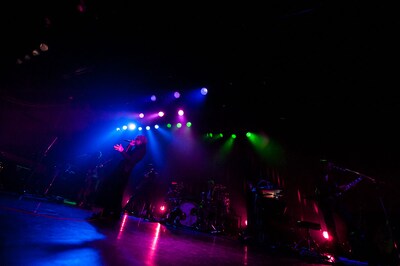 sukekiyo「sukekiyo 二〇一四年公演『鳳凰の間』」の様子。（撮影：中村卓）