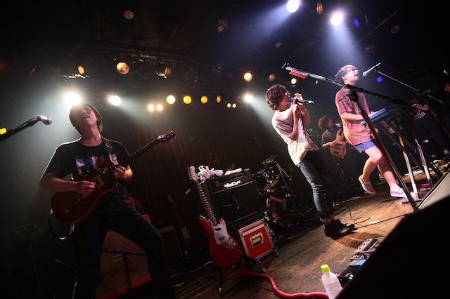 キュウソネコカミ。4月28日に行われた大阪・Shangri-La公演の様子。