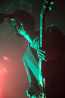 佐藤真彦（G / The Mirraz）。写真は4月28日の大阪・Shangri-La公演のもの。