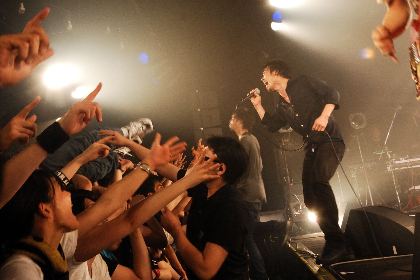 THE BACK HORN「KYO-MEIワンマンツアー～暁のファンファーレ～」の様子。（撮影：石井麻木）