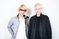 ナタリーPower PushではMAGUMI AND THE BREATHLESSの新作リリースを記念した対談企画がスタート。現在公開中の第1弾ではMAGUMI（左）と岡本伸明（右 / the telephones）の対談を掲載している。