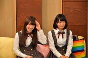 左から高山一実、深川麻衣。