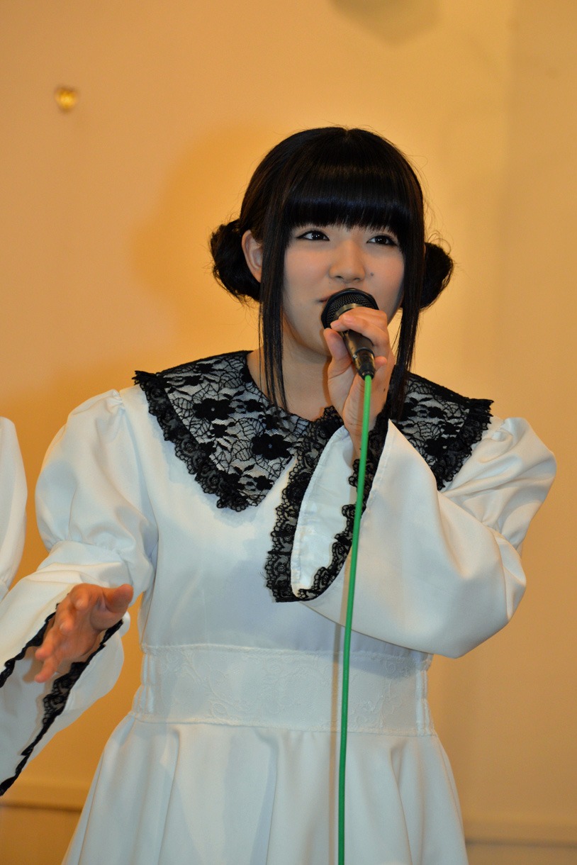鈴木香音
