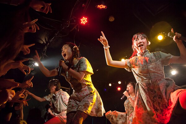 「THE BiS WHO SOLD THE WORLD TOUR」神奈川・club LIZARD公演でのBiS。