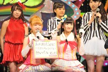 左から小島瑠那、外崎梨香（Doll☆Elements）。