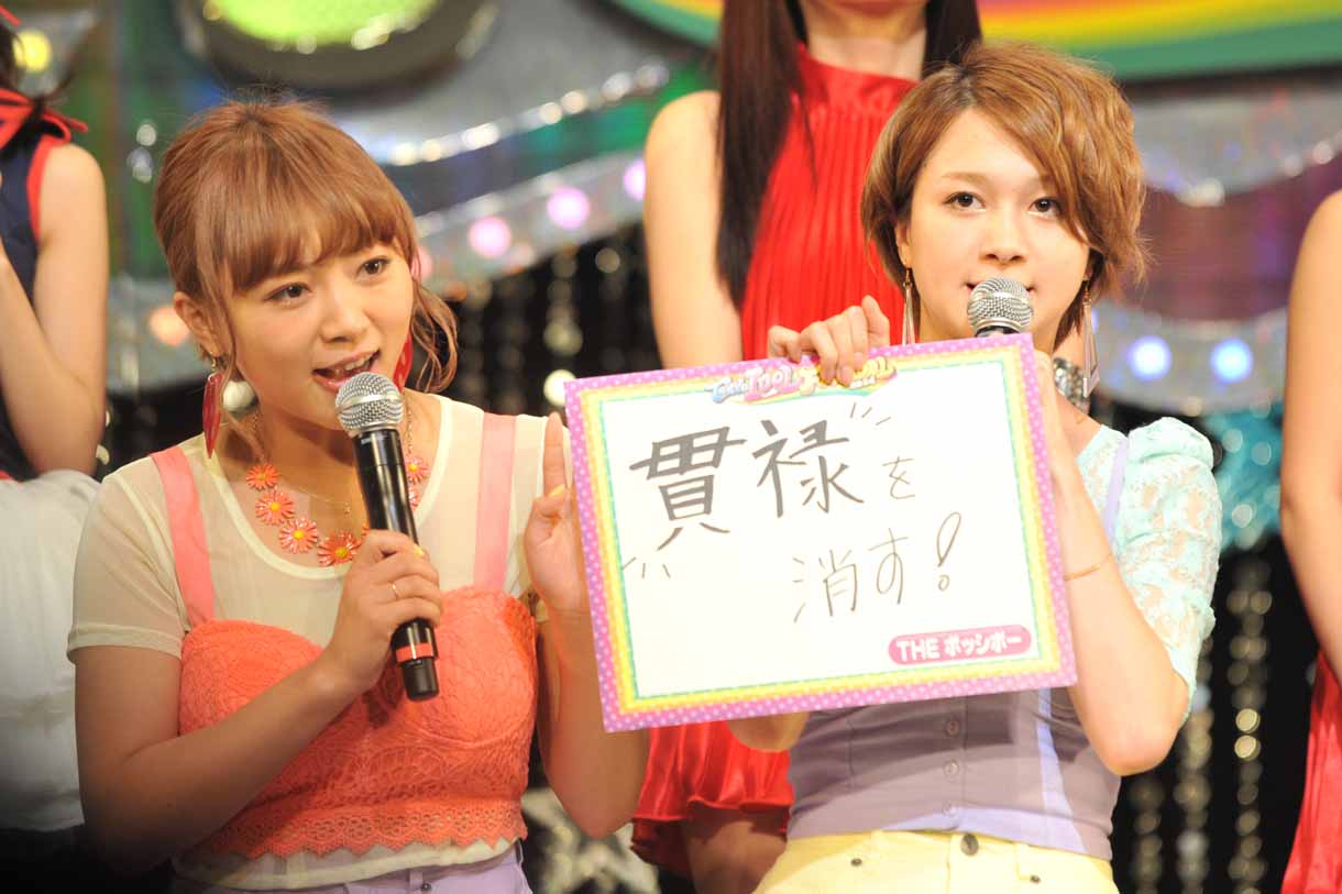 左から橋本愛奈、岡田ロビン翔子（THE ポッシボー）。