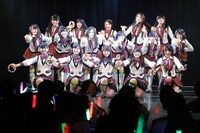 「手をつなぎながら」をパフォーマンスするSKE48新チームE。(c)AKS