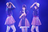 「手をつなぎながら」をパフォーマンスするSKE48新チームE。(c)AKS