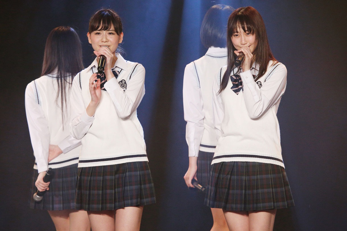 「手をつなぎながら」をパフォーマンスするSKE48新チームE。(c)AKS
