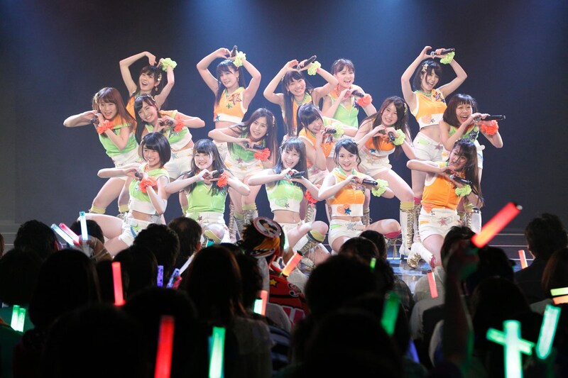 「手をつなぎながら」をパフォーマンスするSKE48新チームE。(c)AKS