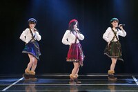 「ラムネの飲み方」をパフォーマンスするSKE48新チームKII。(c)AKS