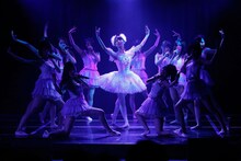 「ラムネの飲み方」をパフォーマンスするSKE48新チームKII。(c)AKS