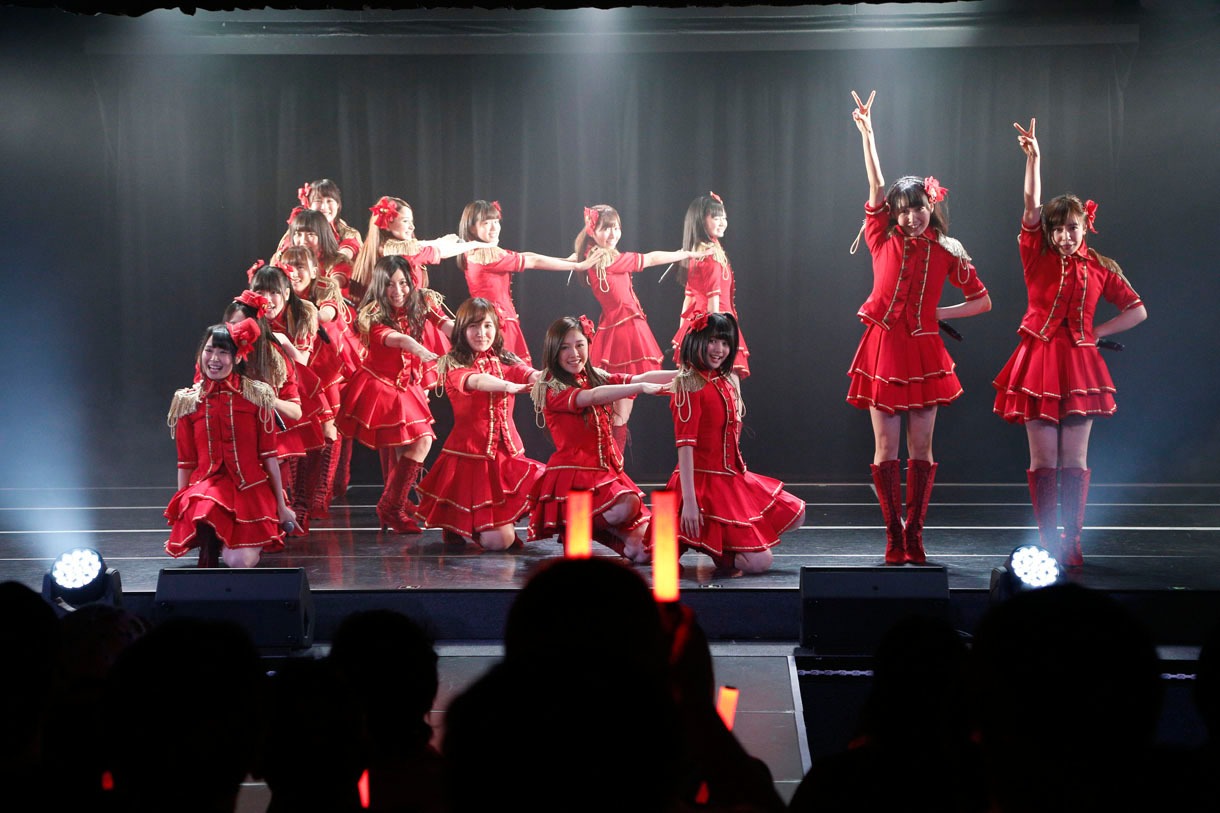 「ラムネの飲み方」をパフォーマンスするSKE48新チームKII。(c)AKS