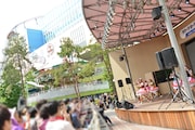 5月3日に東京・東京ドームシティ ラクーアガーデンステージで行われた「いいくらし発売記念Free Event Tour」東京公演の様子。
