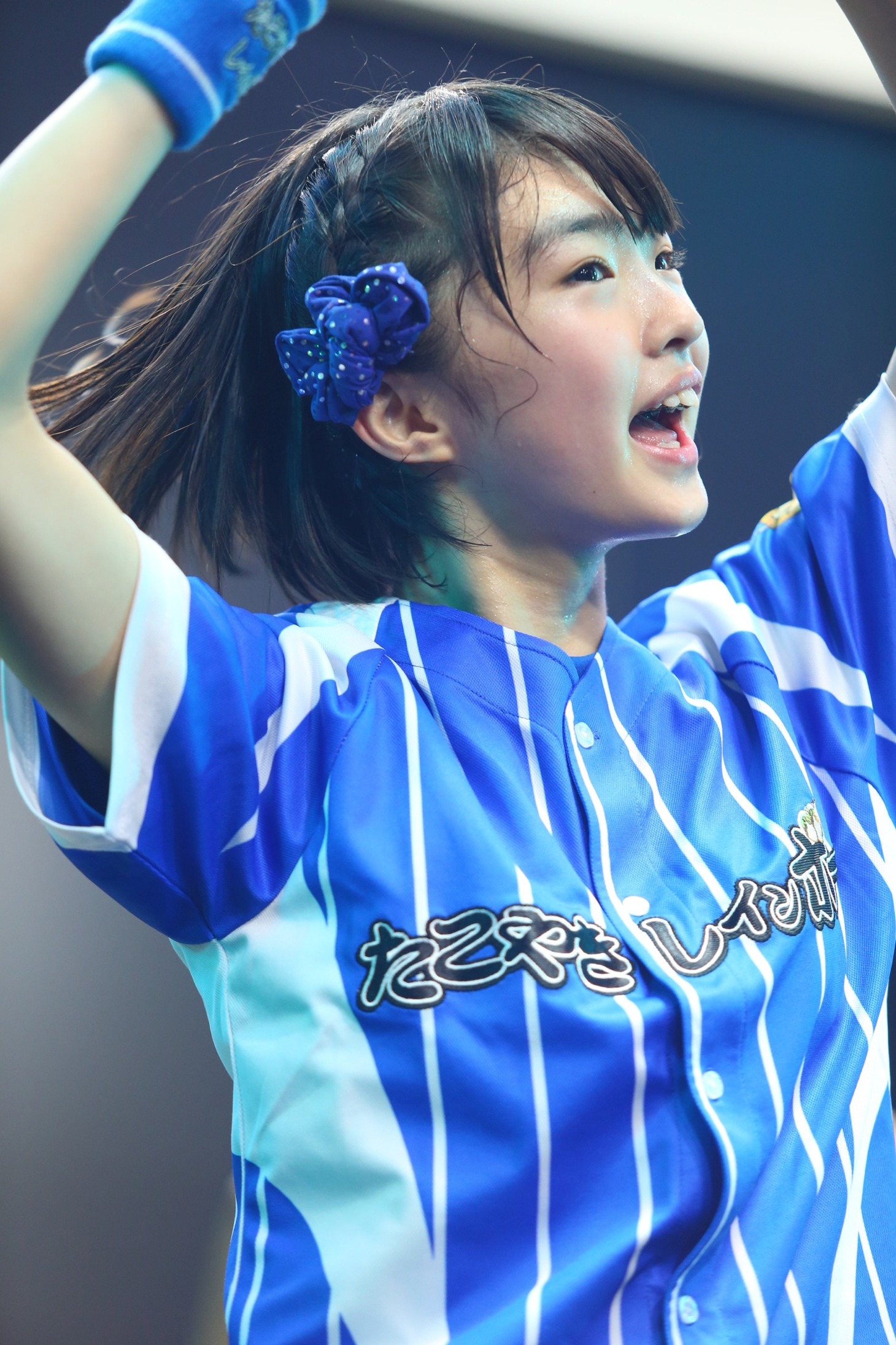 春名真依
