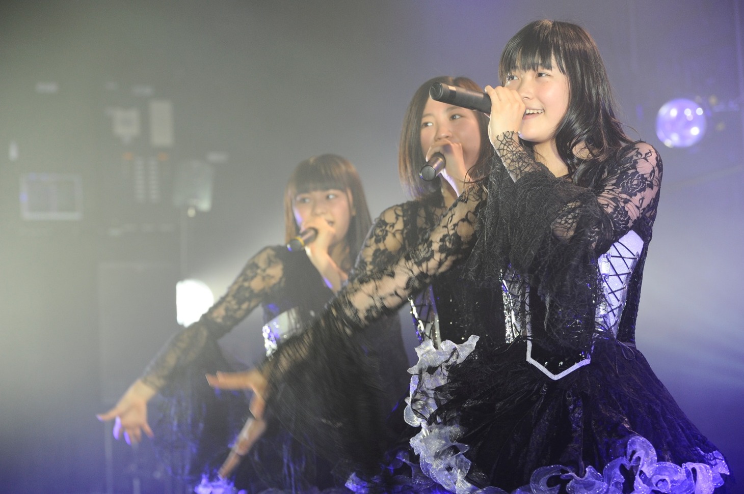 「東京号泣ライブ@シブゲキ!! ～センパイ！よろしくお願いします！～」でパフォーマンスするParty Rockets。
