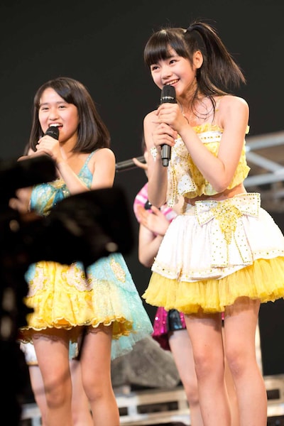 審査員特別賞（歌）を受賞した田口夏実、浜浦彩乃（左から）。