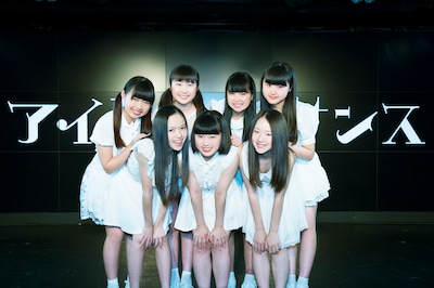 アイドルネッサンス。前列左から百岡古宵、石野理子、南端まいな。後列左から橋本佳奈、宮本茉凛、比嘉奈菜子、新井乃亜。